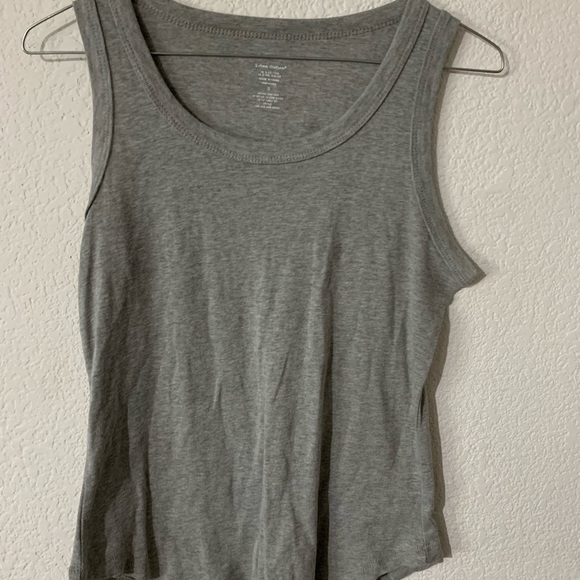 Multiple Tank Tops - Picture 3 of 9